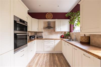 10a Craigmillar Castle Gardens, Edinburgh, EH16 4BR - image 2