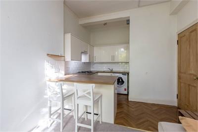 53 (1F4) Albert Street, Edinburgh, EH7 5LN - image 4