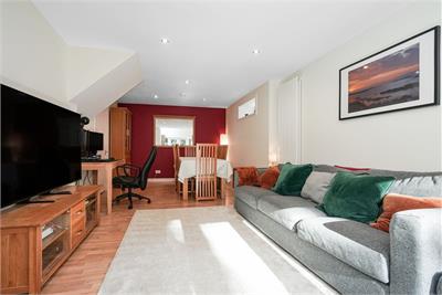 57 Daiches Braes, Edinburgh, EH15 2RD - image 3