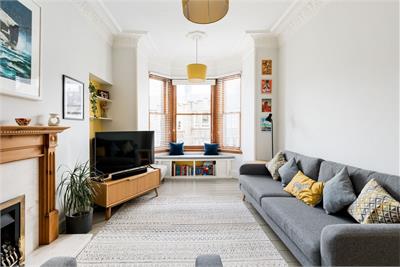 82/13 Harrison Gardens, Edinburgh, EH11 1SB - image 2