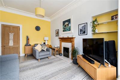 82/13 Harrison Gardens, Edinburgh, EH11 1SB - image 3