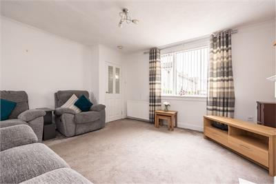 11 Clermiston Green, Edinburgh, EH4 7PB - image 4