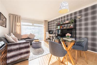 5 Cairns Gardens, Edinburgh, EH14 7HJ - image 2