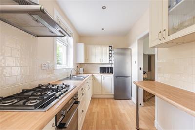 12 Clermiston View, Edinburgh, EH4 7BS - image 3