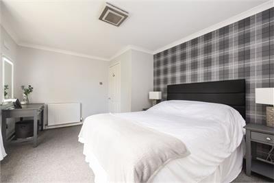 12 Clermiston View, Edinburgh, EH4 7BS - image 4
