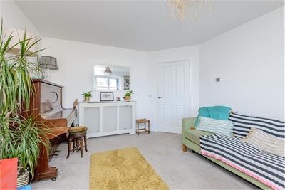 9 Innes Crescent, Gilmerton, Edinburgh, EH17 8DB - image 2