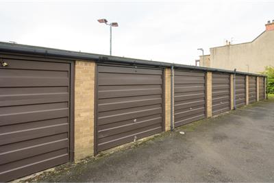 Flat 2/1 Clark Place, Edinburgh, EH5 3BQ - image 2