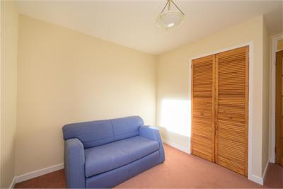 Flat 2/1 Clark Place, Edinburgh, EH5 3BQ - image 12
