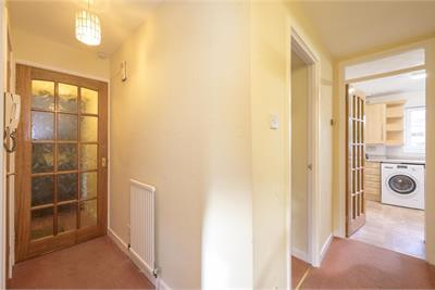 Flat 2/1 Clark Place, Edinburgh, EH5 3BQ - image 13