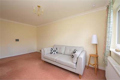 Flat 2/1 Clark Place, Edinburgh, EH5 3BQ - image 4