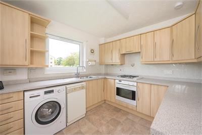 Flat 2/1 Clark Place, Edinburgh, EH5 3BQ - image 5