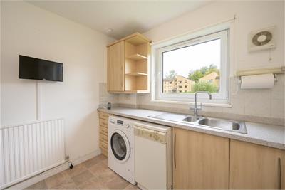 Flat 2/1 Clark Place, Edinburgh, EH5 3BQ - image 7