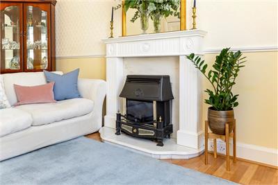 16/2 Jessfield Terrace, EDINBURGH, EH6 4JP - image 6
