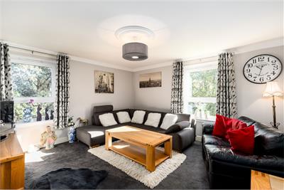 4/6 Kingsknowe Court, Edinburgh, EH14 2JT - image 3