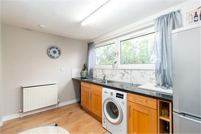 4/6 Kingsknowe Court, Edinburgh, EH14 2JT - image 5