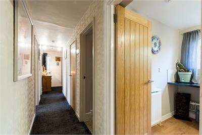 4/6 Kingsknowe Court, Edinburgh, EH14 2JT - image 6