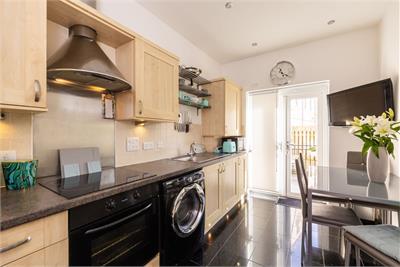 66 Newhaven Place, Edinburgh, EH6 4TG - image 11