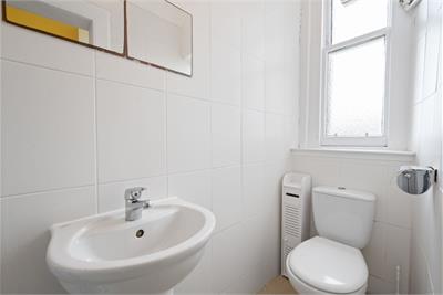 94 (3F1) Causewayside, Edinburgh, EH9 1PU - image 12