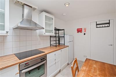94 (3F1) Causewayside, Edinburgh, EH9 1PU - image 6