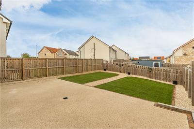 8 Blair Road, East Calder, EH53 0TU - image 6
