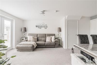 8 Blair Road, East Calder, EH53 0TU - image 7