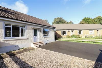 6 Queens Grove, Dalbeattie, DG5 4JG - image 3