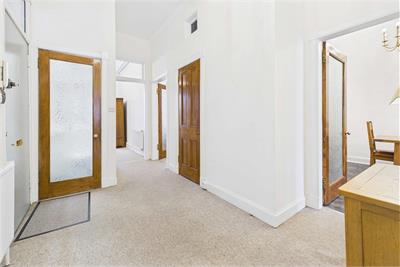 2/8 Marchmont Crescent, Edinburgh, EH9 1HN - image 3