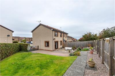 33 Douglas Crescent, Kelso, TD5 8BB - image 2