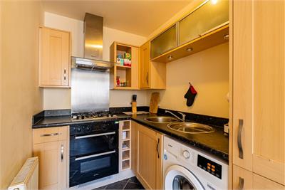 1/5 Colonsay Close, Edinburgh, EH5 1BT - image 6