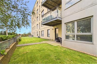 1/2 Portland Gardens, The Shore, Edinburgh, EH6 6NA - image 2