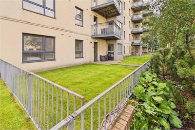 1/2 Portland Gardens, The Shore, Edinburgh, EH6 6NA - image 15