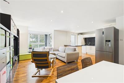 1/2 Portland Gardens, The Shore, Edinburgh, EH6 6NA - image 4
