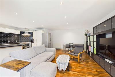 1/2 Portland Gardens, The Shore, Edinburgh, EH6 6NA - image 6