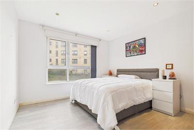 1/2 Portland Gardens, The Shore, Edinburgh, EH6 6NA - image 8