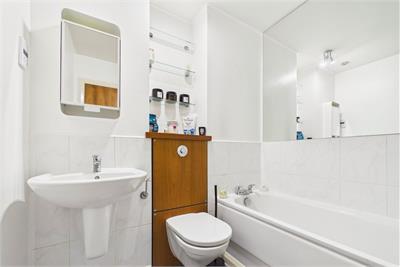 1/2 Portland Gardens, The Shore, Edinburgh, EH6 6NA - image 10