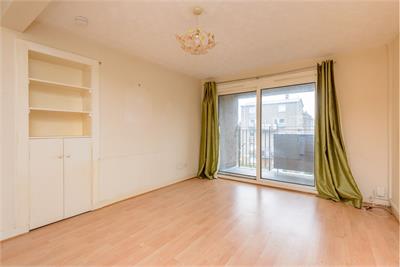 9/3 Northfield Drive, EDINBURGH, EH8 7RR - image 2