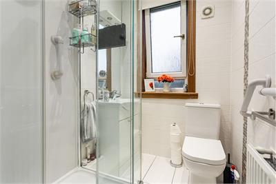 9/3 Whitson Crescent, Edinburgh, EH11 3BA - image 15