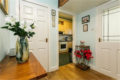 9/3 Whitson Crescent, Edinburgh, EH11 3BA - image 8