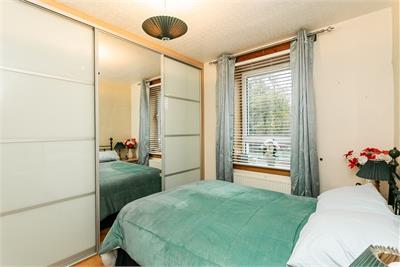 9/3 Whitson Crescent, Edinburgh, EH11 3BA - image 9