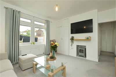 10 Restalrig Square, Restalrig, EH7 6HA - image 2