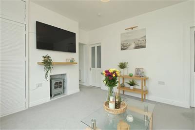 10 Restalrig Square, Restalrig, EH7 6HA - image 4