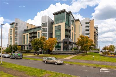 3/26 Western Harbour Drive, Edinburgh, EH6 6LR - image 1