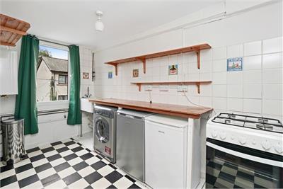 12/3 Annfield, Edinburgh, EH6 4JF - image 5