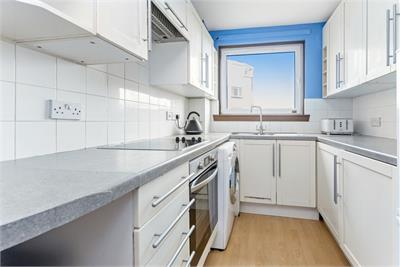 6 (flat 12), Orchard Brae Avenue, Orchard Brae, Edinburgh, EH4 2HP - image 6