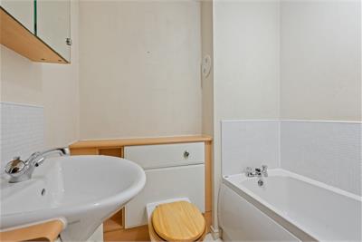 10/17 Giles Street, Leith, Edinburgh EH6 6DA - image 32