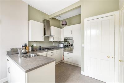 5/7 Livingstone Place, Marchmont, Edinburgh, EH9 1PB - image 6