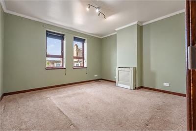 2/R 119, Main Street, Largs, KA30 8JJ - image 2
