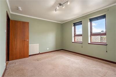 2/R 119, Main Street, Largs, KA30 8JJ - image 3