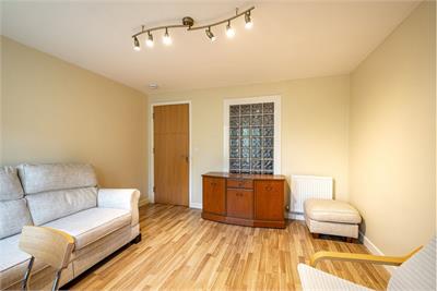 8/4 Weavers Linn, Tweedbank, TD1 3SX - image 3