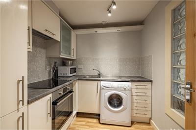 8/4 Weavers Linn, Tweedbank, TD1 3SX - image 5